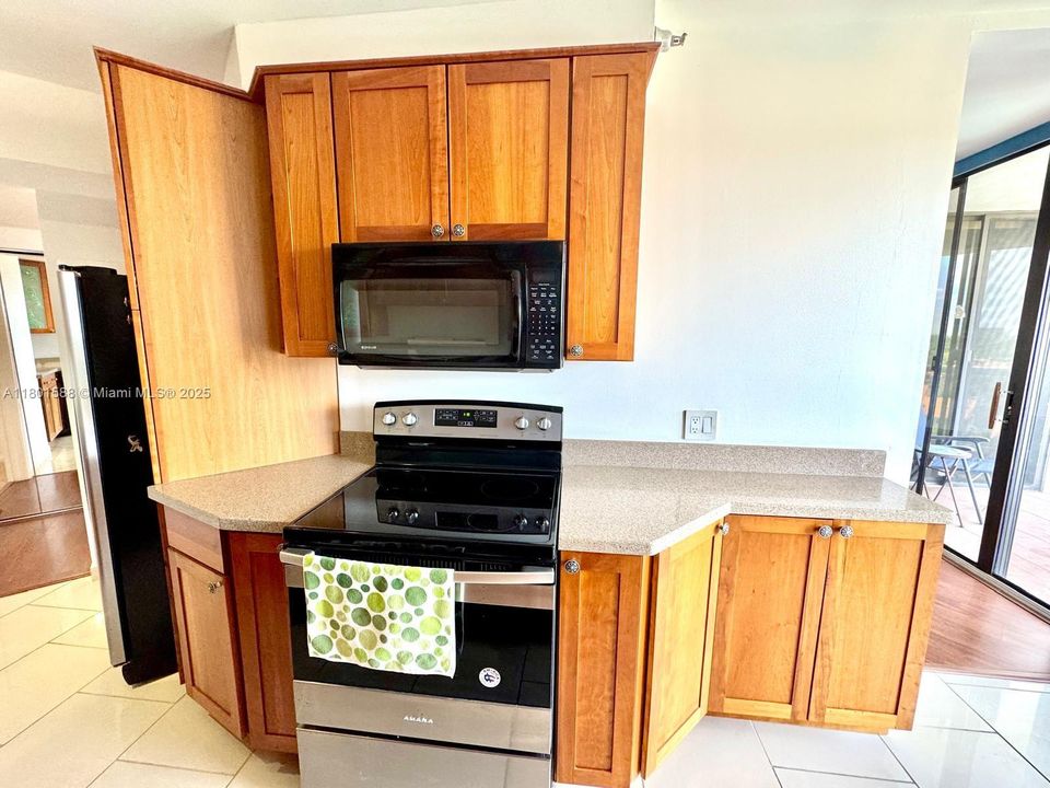 For Sale: $359,900 (2 beds, 2 baths, 1053 Square Feet)