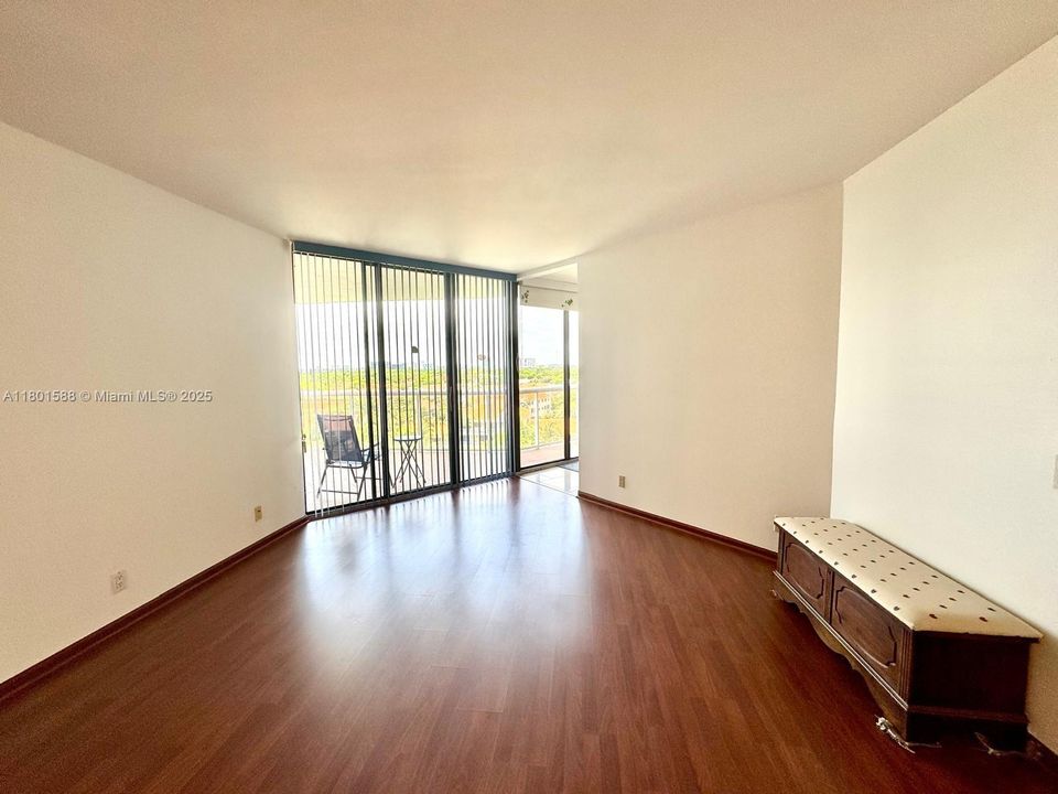 For Sale: $359,900 (2 beds, 2 baths, 1053 Square Feet)