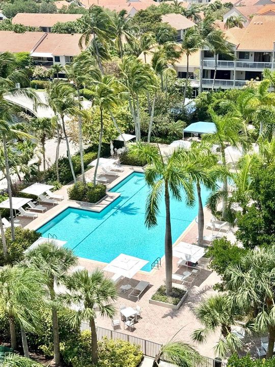 For Sale: $359,900 (2 beds, 2 baths, 1053 Square Feet)