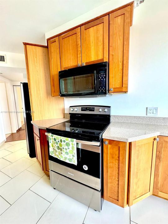 For Sale: $359,900 (2 beds, 2 baths, 1053 Square Feet)