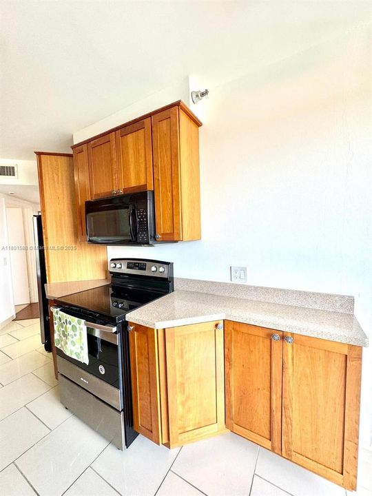 For Sale: $359,900 (2 beds, 2 baths, 1053 Square Feet)