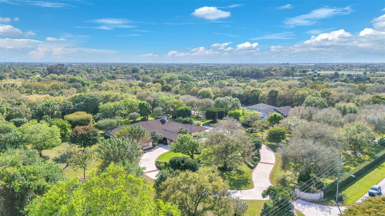 Recently Sold: $1,950,000 (4 beds, 3 baths, 7416 Square Feet)