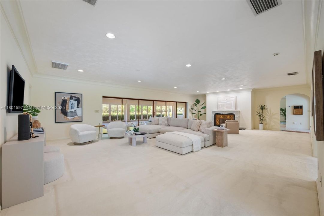 Recently Sold: $1,950,000 (4 beds, 3 baths, 7416 Square Feet)