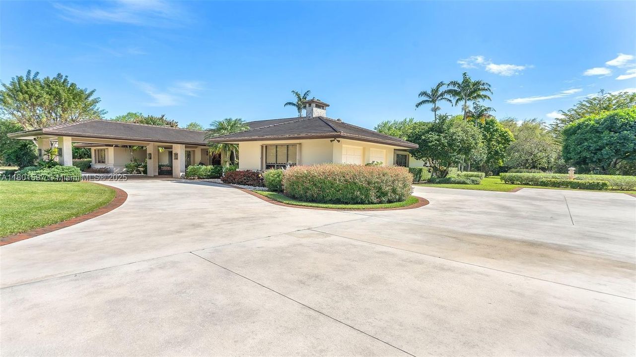 Recently Sold: $1,950,000 (4 beds, 3 baths, 7416 Square Feet)
