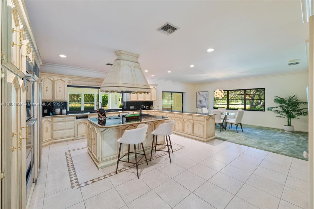 Recently Sold: $1,950,000 (4 beds, 3 baths, 7416 Square Feet)