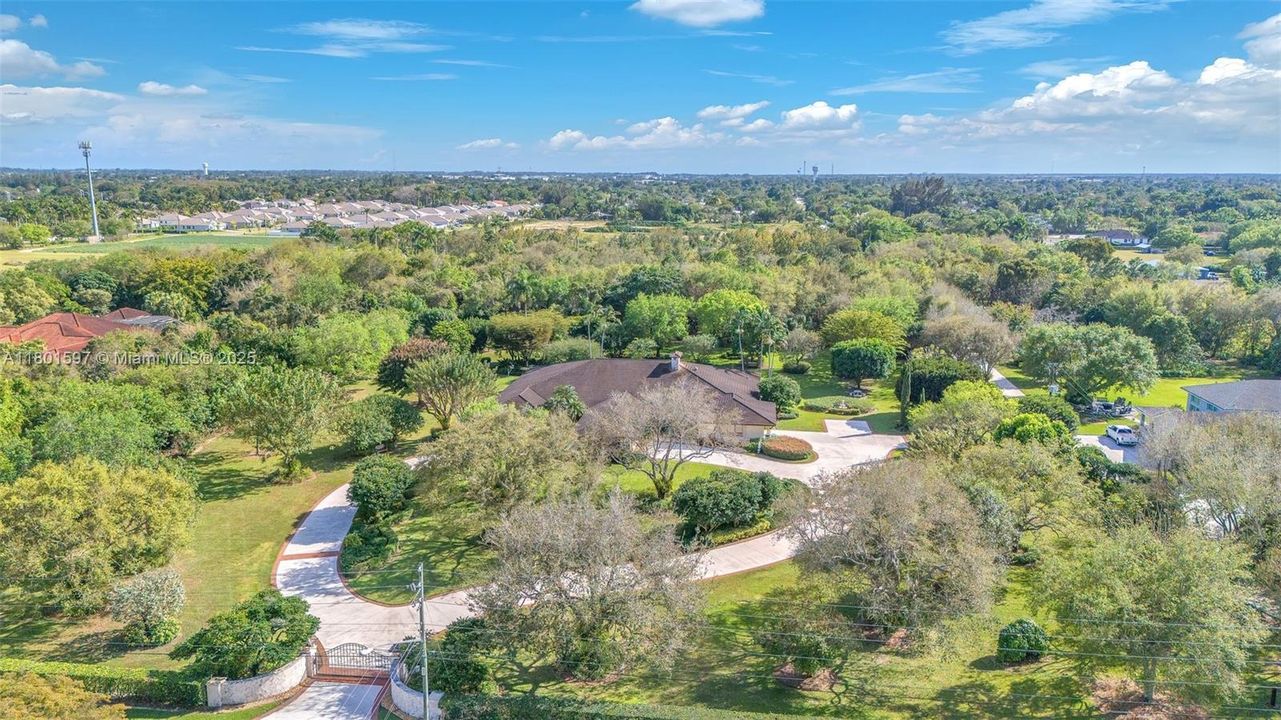 Recently Sold: $1,950,000 (4 beds, 3 baths, 7416 Square Feet)