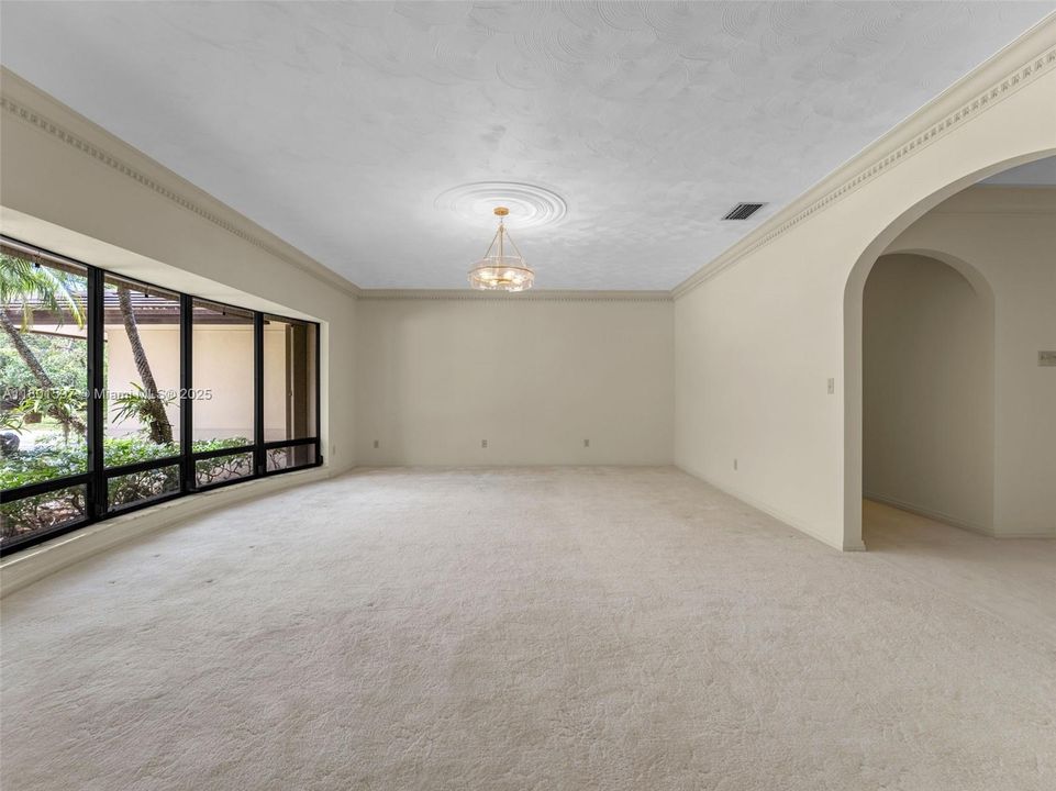 Recently Sold: $1,950,000 (4 beds, 3 baths, 7416 Square Feet)