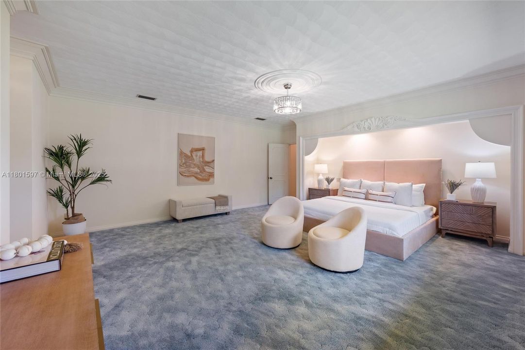 Recently Sold: $1,950,000 (4 beds, 3 baths, 7416 Square Feet)