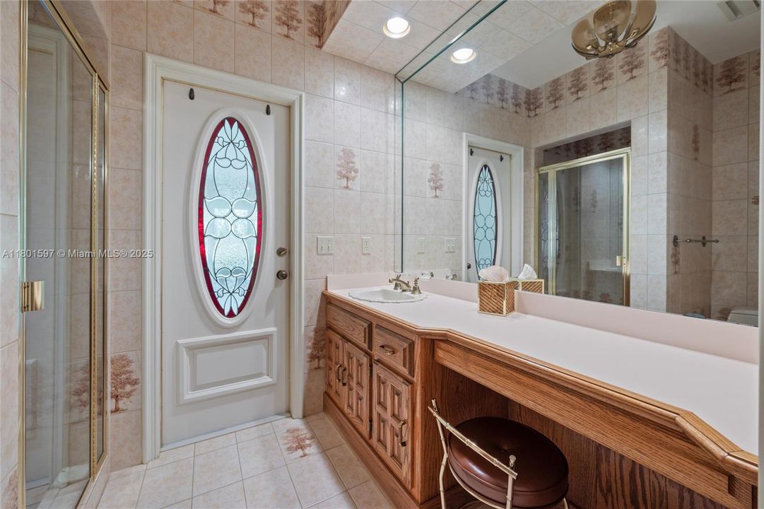 Recently Sold: $1,950,000 (4 beds, 3 baths, 7416 Square Feet)