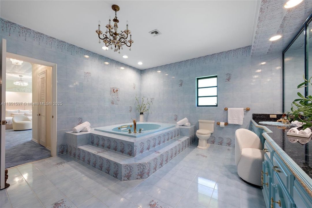 Recently Sold: $1,950,000 (4 beds, 3 baths, 7416 Square Feet)