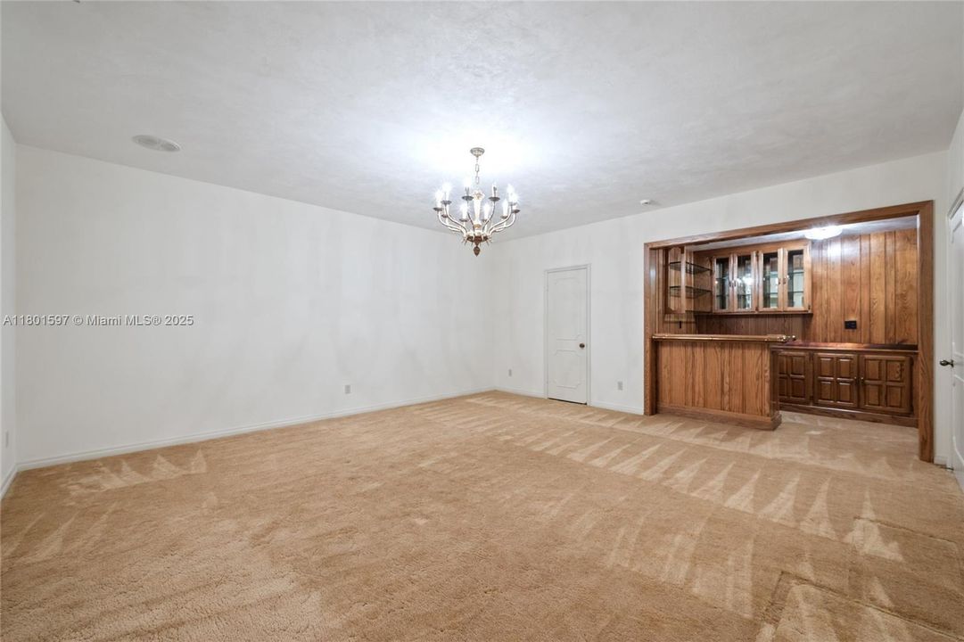 Recently Sold: $1,950,000 (4 beds, 3 baths, 7416 Square Feet)