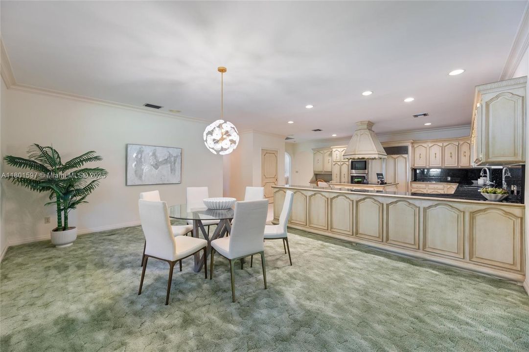 Recently Sold: $1,950,000 (4 beds, 3 baths, 7416 Square Feet)