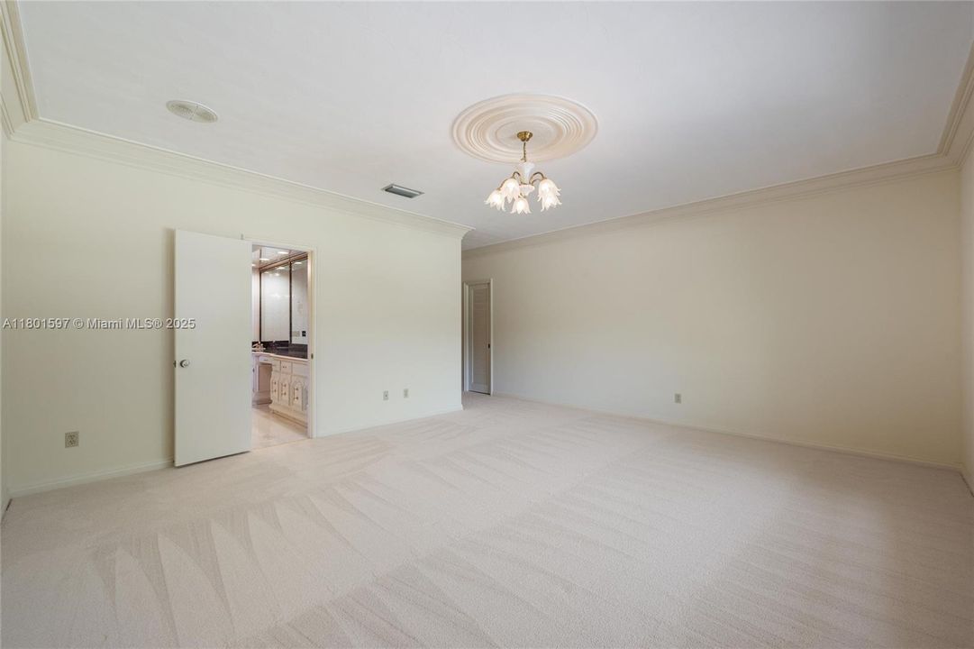 Recently Sold: $1,950,000 (4 beds, 3 baths, 7416 Square Feet)