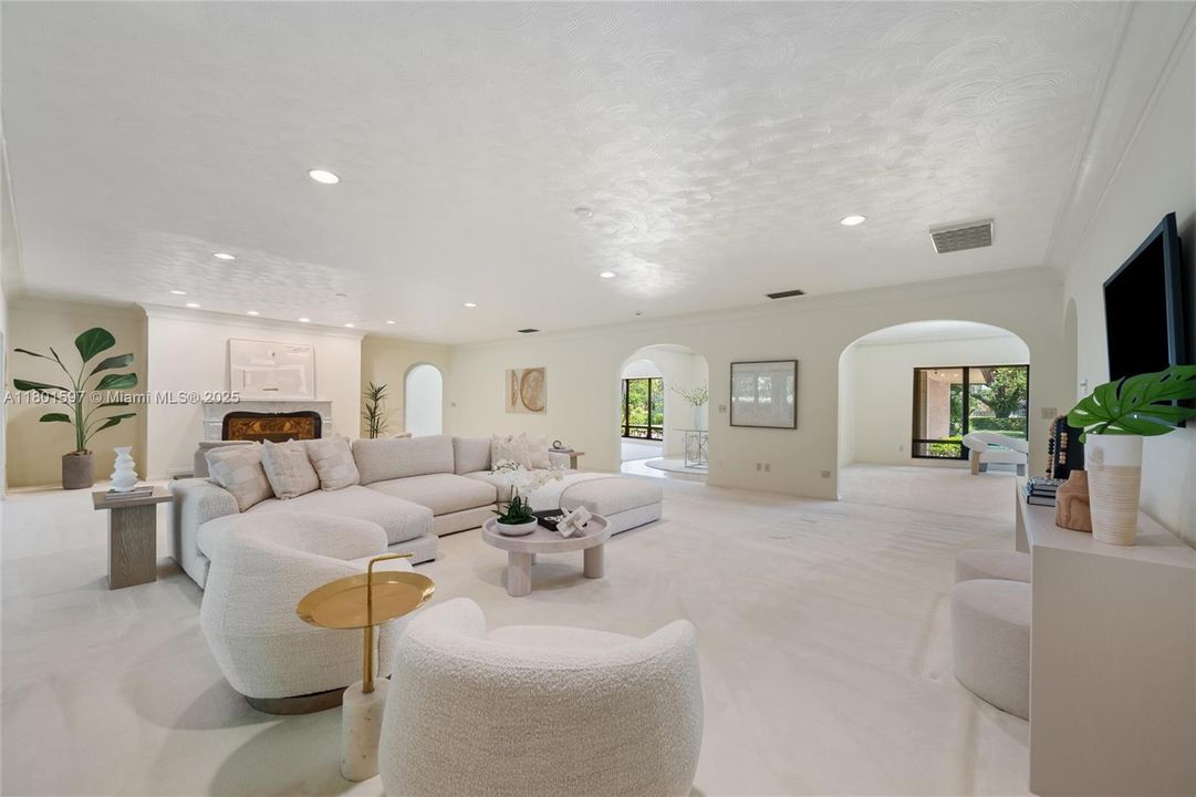 Recently Sold: $1,950,000 (4 beds, 3 baths, 7416 Square Feet)