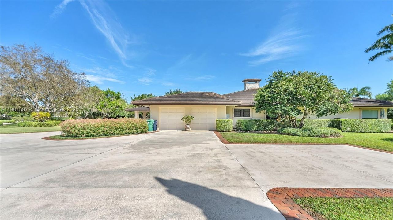 Recently Sold: $1,950,000 (4 beds, 3 baths, 7416 Square Feet)