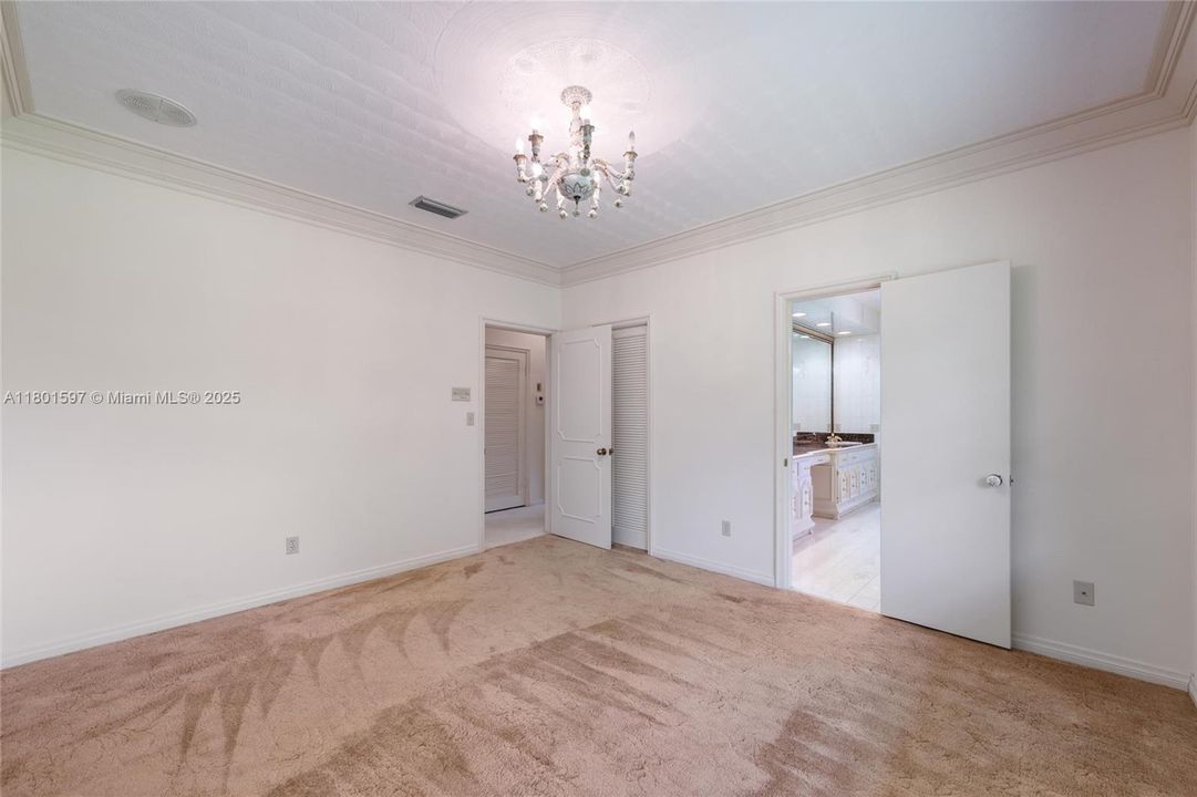 Recently Sold: $1,950,000 (4 beds, 3 baths, 7416 Square Feet)