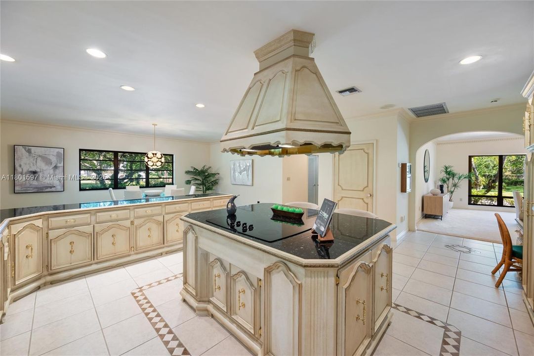 Recently Sold: $1,950,000 (4 beds, 3 baths, 7416 Square Feet)