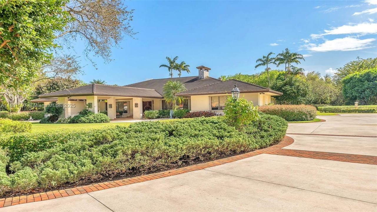 Recently Sold: $1,950,000 (4 beds, 3 baths, 7416 Square Feet)