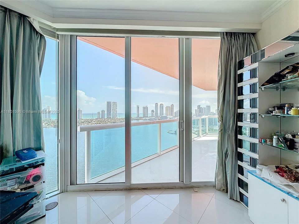 For Sale: $2,499,000 (4 beds, 4 baths, 4080 Square Feet)