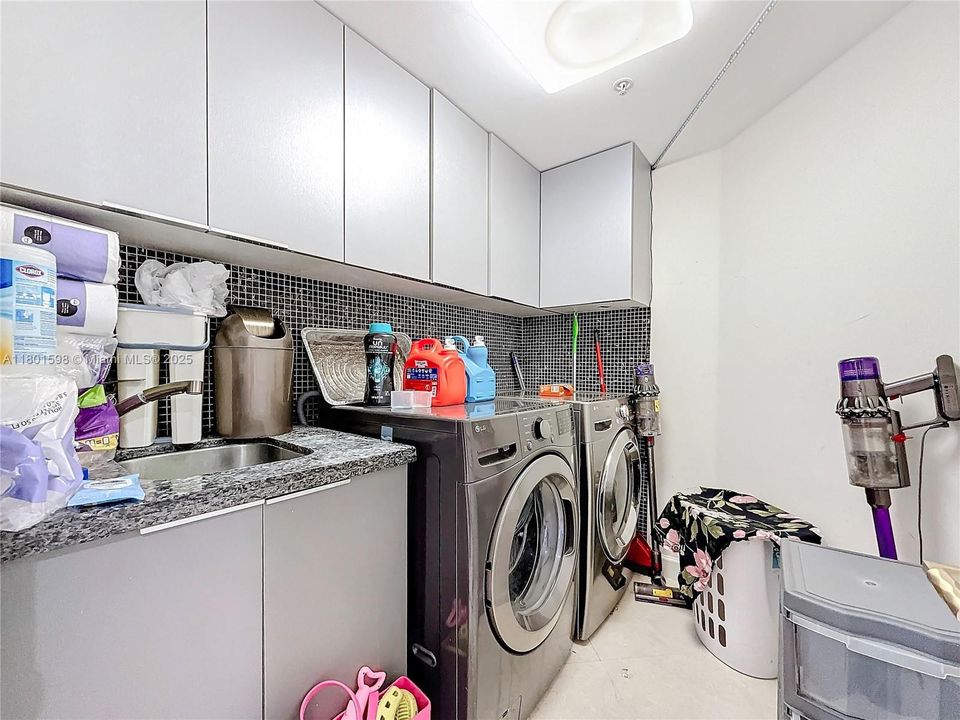 For Sale: $2,499,000 (4 beds, 4 baths, 4080 Square Feet)