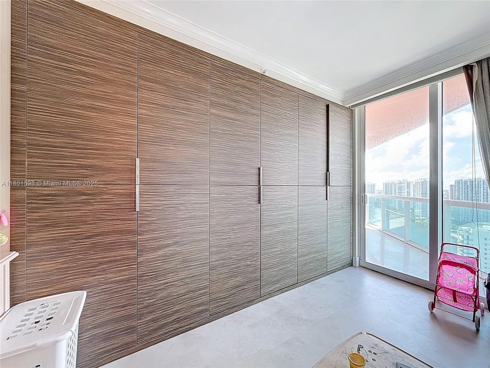 For Sale: $2,499,000 (4 beds, 4 baths, 4080 Square Feet)