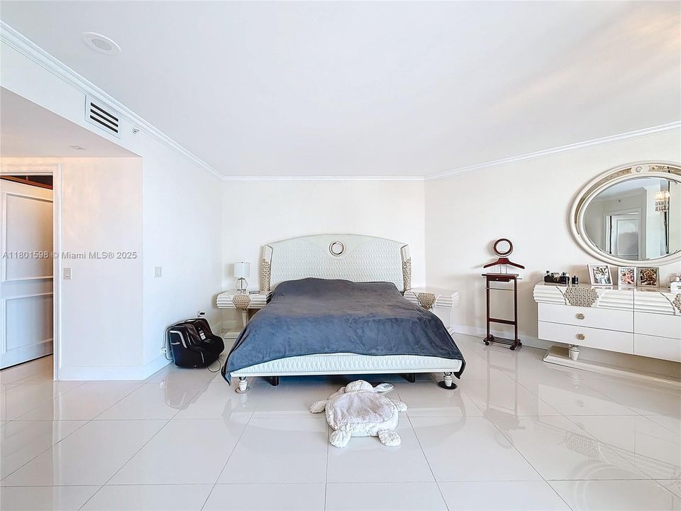 For Sale: $2,499,000 (4 beds, 4 baths, 4080 Square Feet)