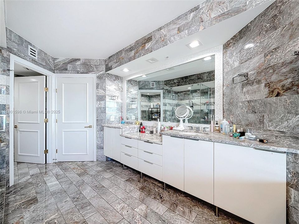 For Sale: $2,499,000 (4 beds, 4 baths, 4080 Square Feet)