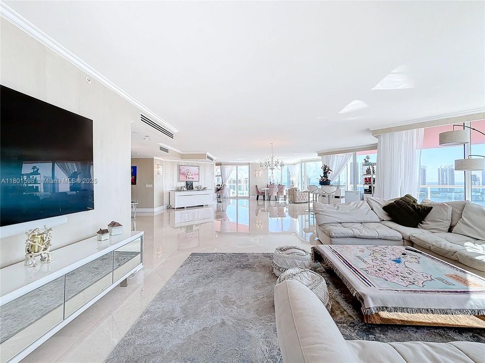 For Sale: $2,499,000 (4 beds, 4 baths, 4080 Square Feet)