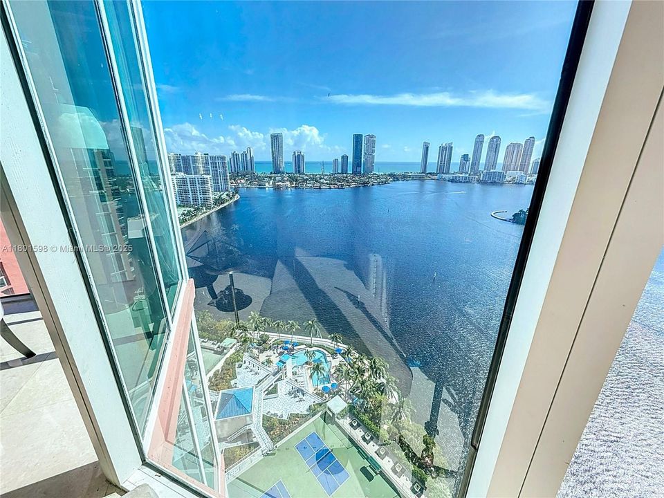 For Sale: $2,499,000 (4 beds, 4 baths, 4080 Square Feet)