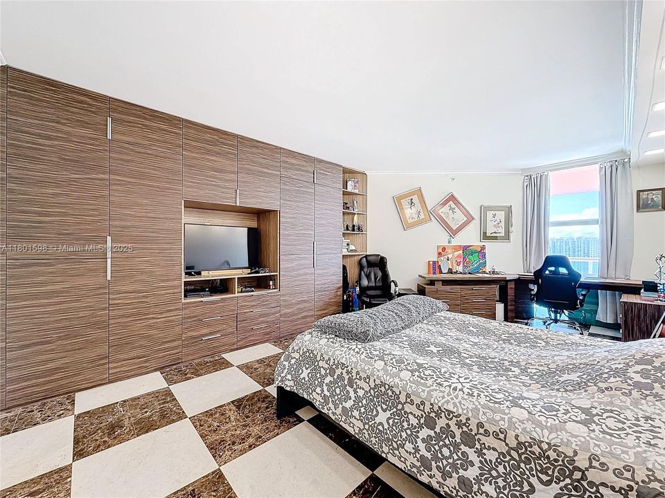 For Sale: $2,499,000 (4 beds, 4 baths, 4080 Square Feet)