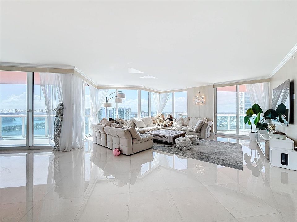 For Sale: $2,499,000 (4 beds, 4 baths, 4080 Square Feet)