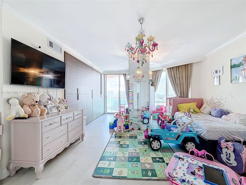 For Sale: $2,499,000 (4 beds, 4 baths, 4080 Square Feet)