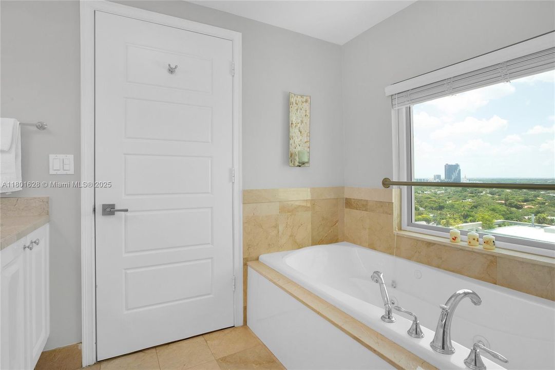 En Venta: $2,200,000 (2 camas, 2 baños, 1581 Pies cuadrados)