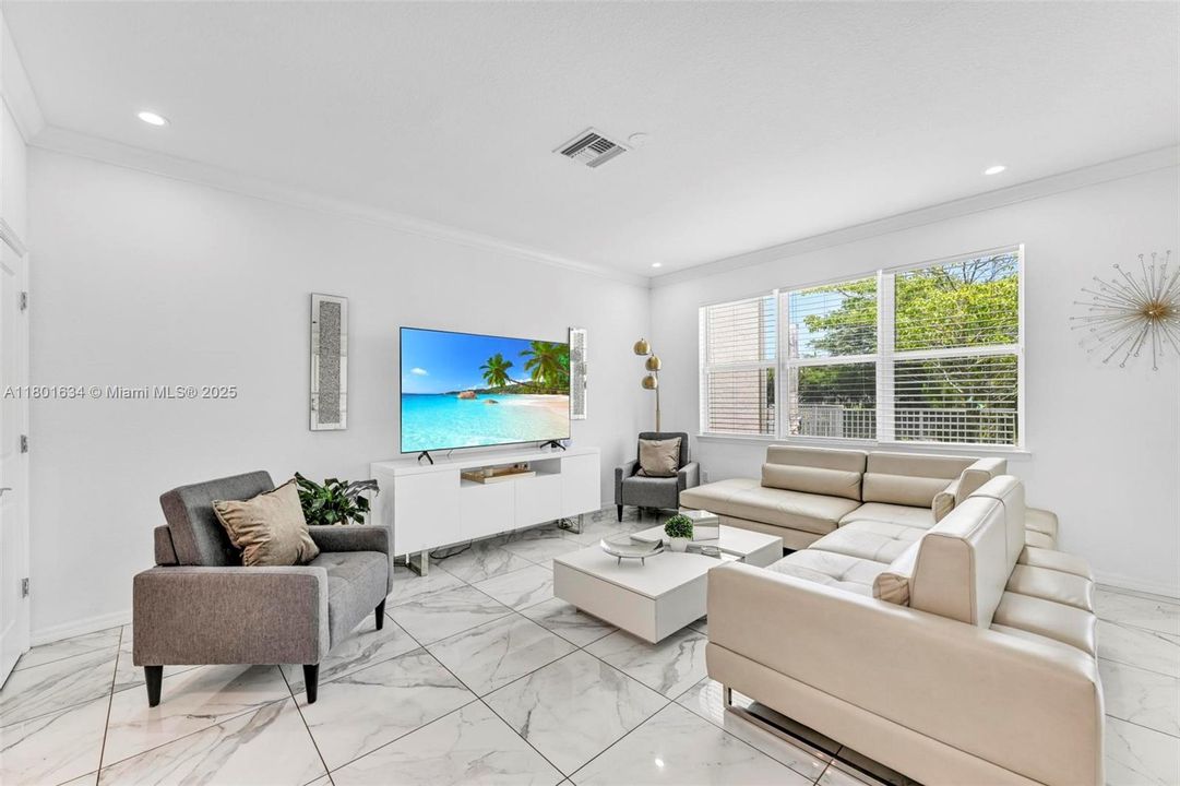 待售: $760,000 (3 贝兹, 2 浴室, 2185 平方英尺)