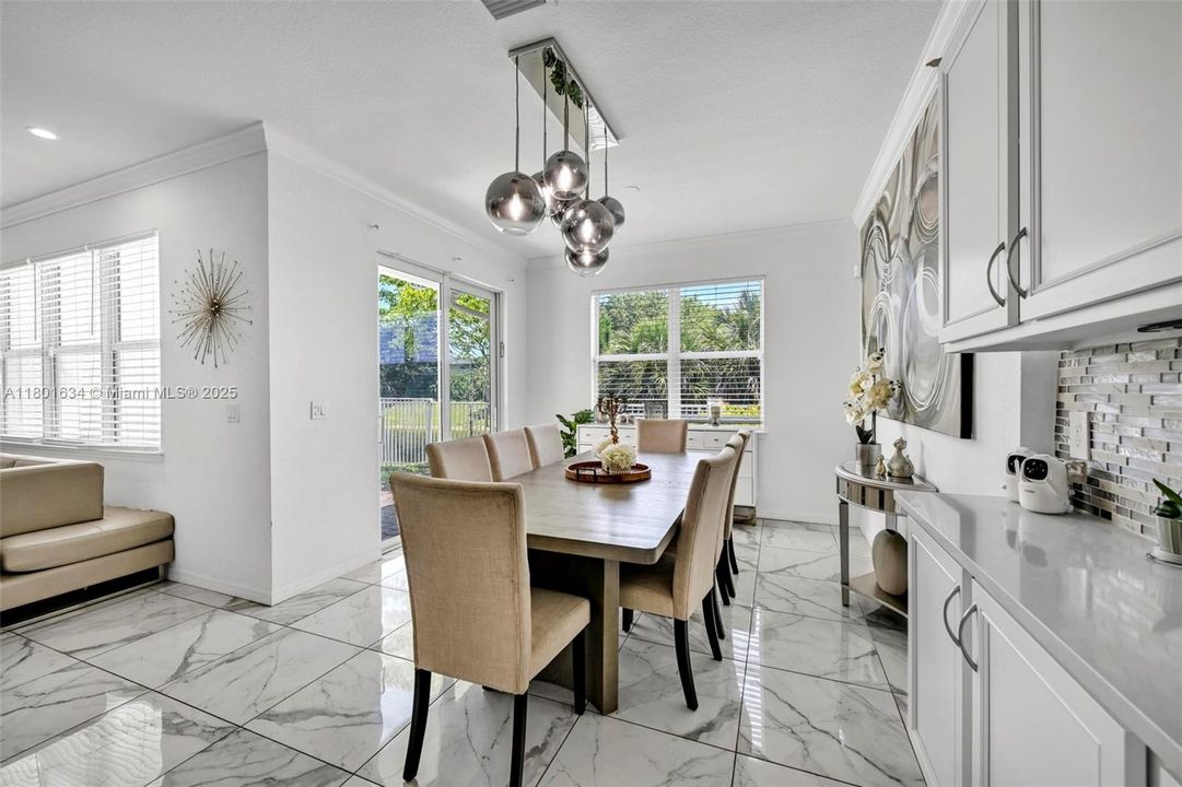 待售: $760,000 (3 贝兹, 2 浴室, 2185 平方英尺)