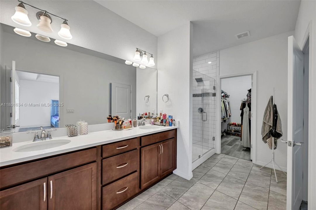 待售: $760,000 (3 贝兹, 2 浴室, 2185 平方英尺)