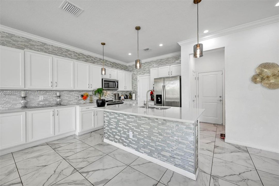 待售: $760,000 (3 贝兹, 2 浴室, 2185 平方英尺)