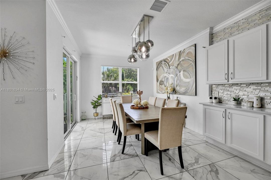 待售: $760,000 (3 贝兹, 2 浴室, 2185 平方英尺)