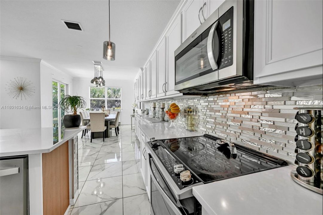 待售: $760,000 (3 贝兹, 2 浴室, 2185 平方英尺)