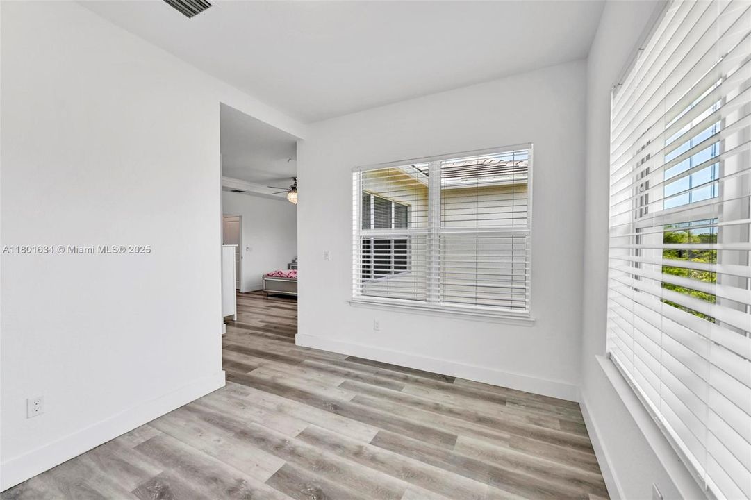 待售: $760,000 (3 贝兹, 2 浴室, 2185 平方英尺)