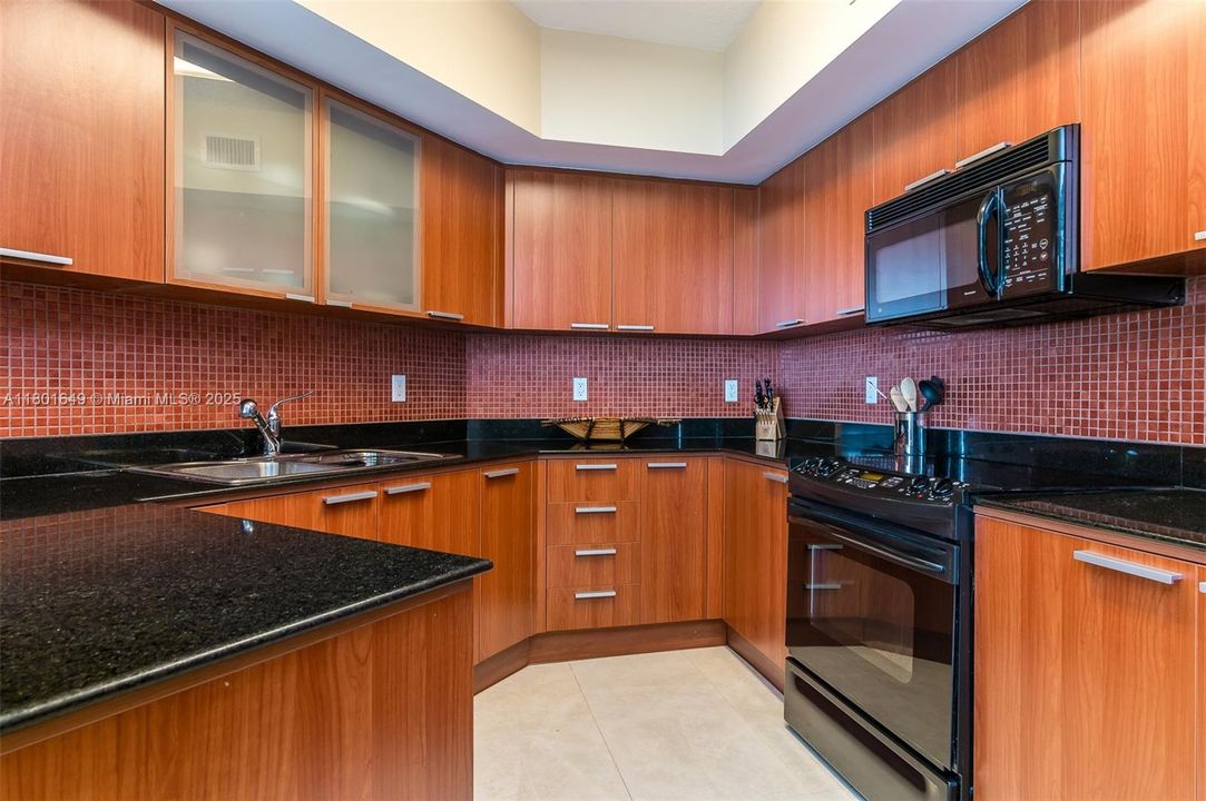 待售: $1,295,000 (3 贝兹, 2 浴室, 1623 平方英尺)