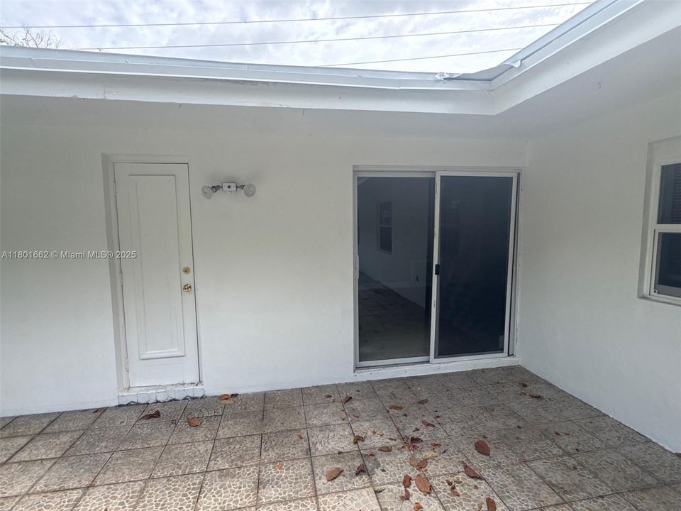 Active With Contract: $490,000 (4 beds, 2 baths, 1676 Square Feet)