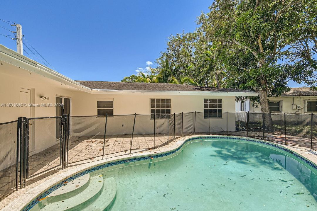 Active With Contract: $490,000 (4 beds, 2 baths, 1676 Square Feet)