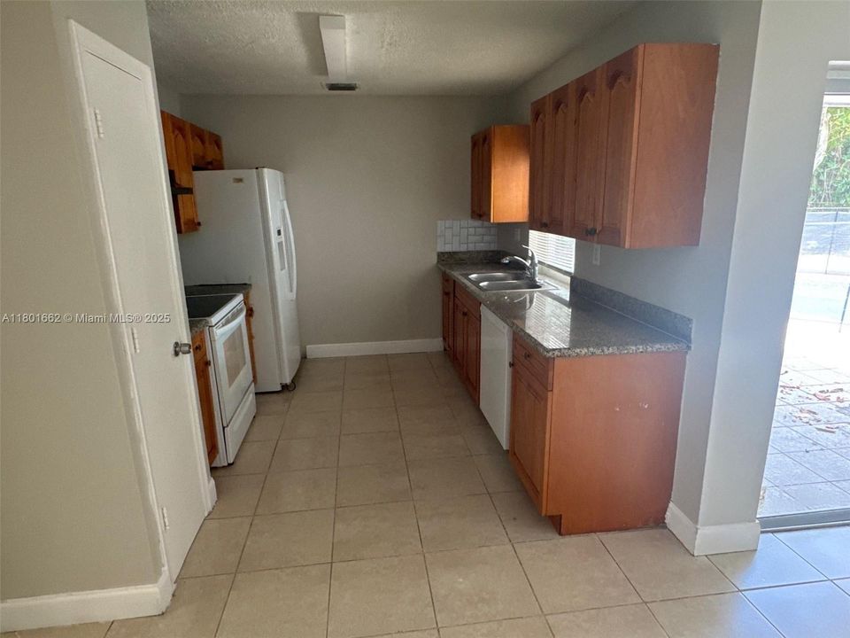 Active With Contract: $490,000 (4 beds, 2 baths, 1676 Square Feet)