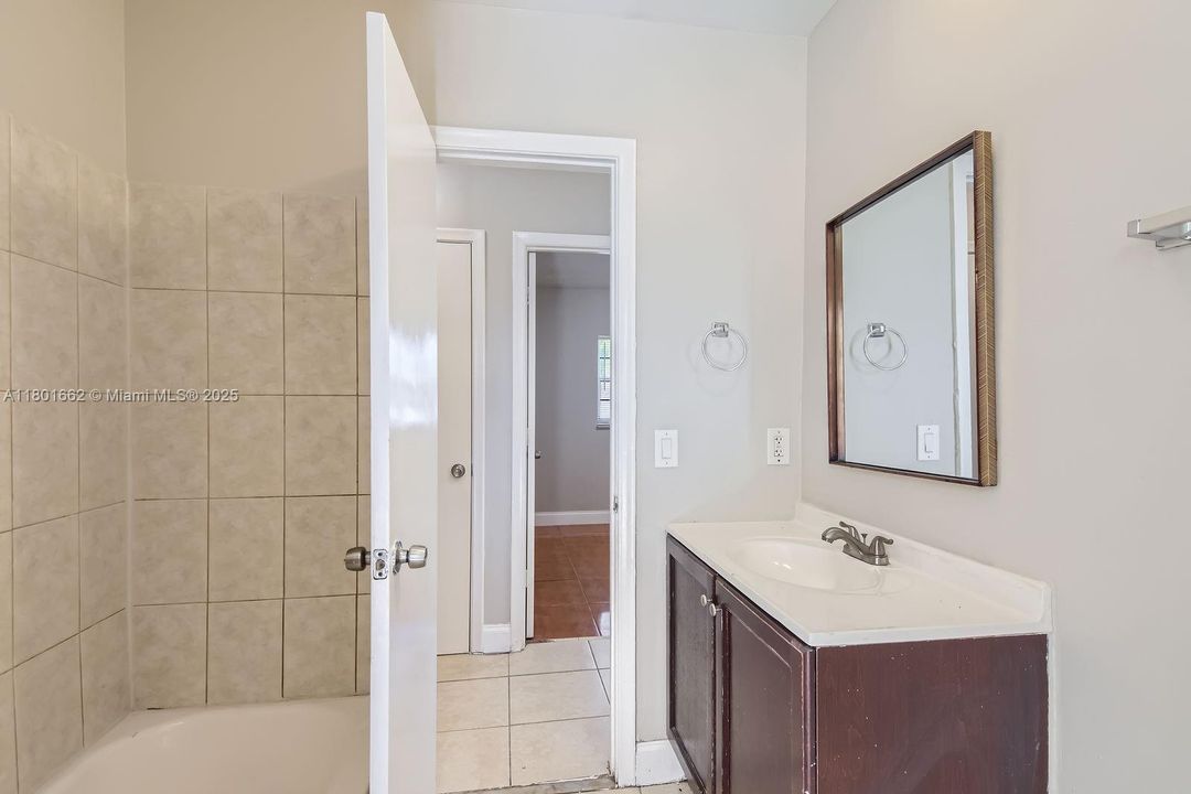 Active With Contract: $490,000 (4 beds, 2 baths, 1676 Square Feet)