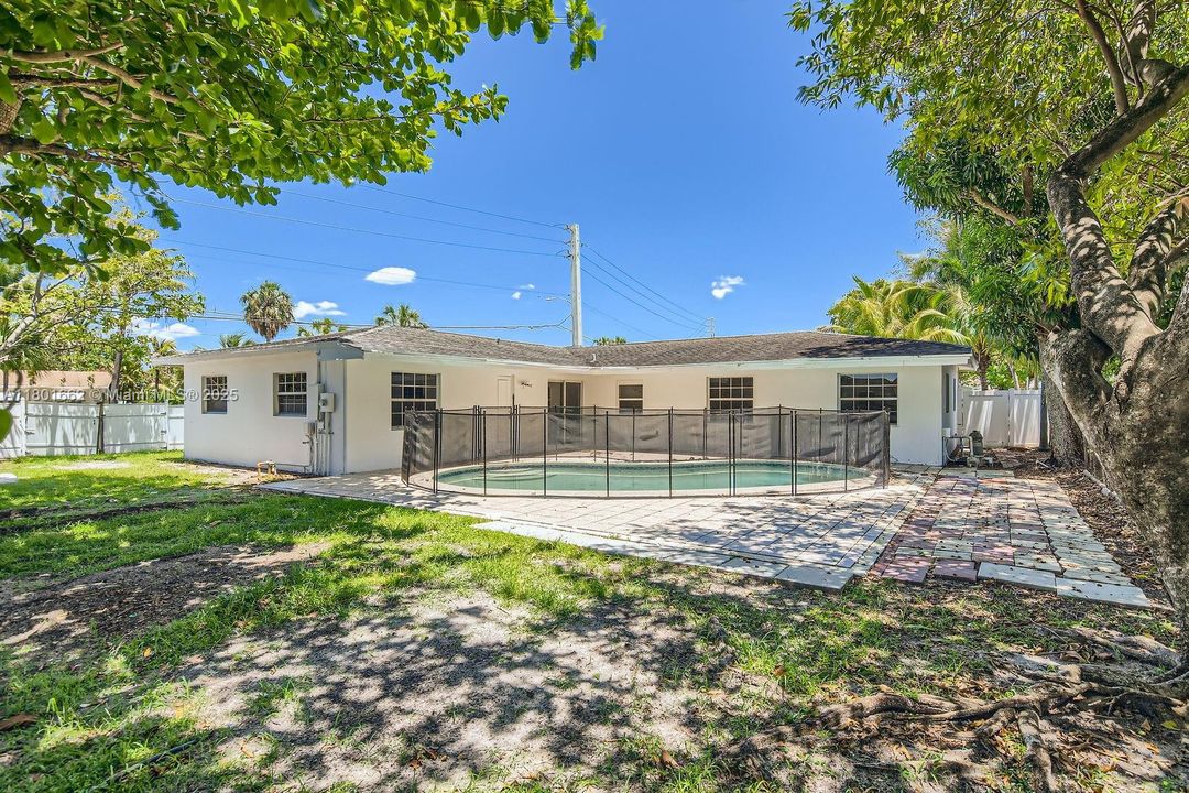 Active With Contract: $490,000 (4 beds, 2 baths, 1676 Square Feet)