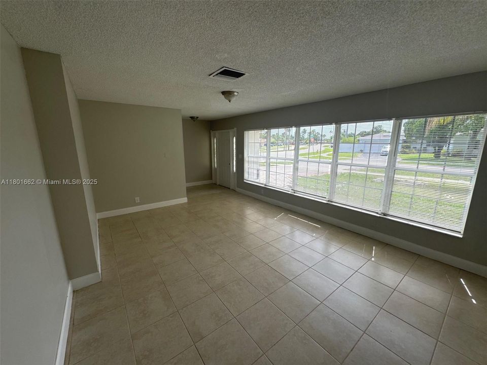 Active With Contract: $490,000 (4 beds, 2 baths, 1676 Square Feet)