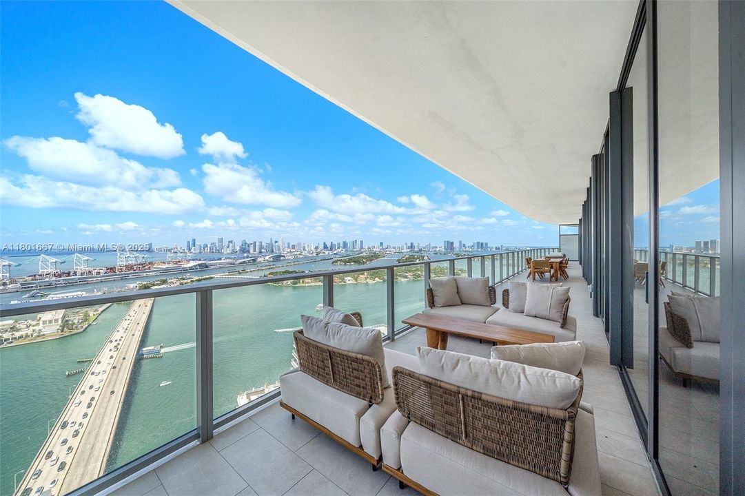 For Sale: $6,850,000 (3 beds, 3 baths, 2930 Square Feet)