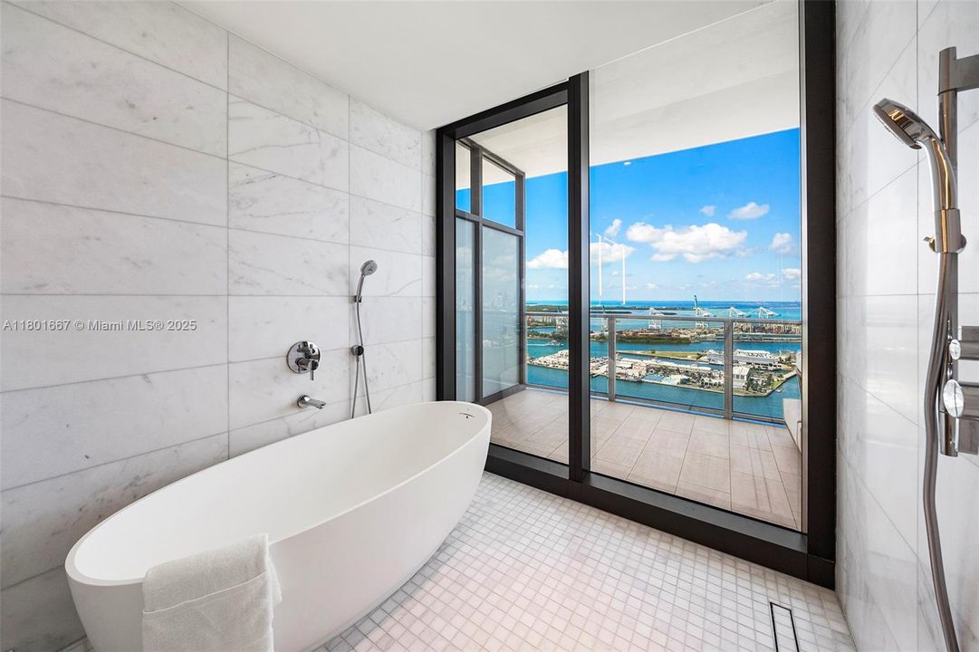 For Sale: $6,850,000 (3 beds, 3 baths, 2930 Square Feet)