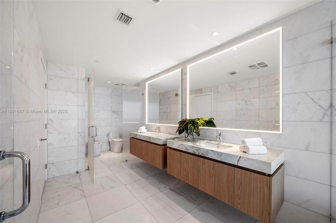 For Sale: $6,850,000 (3 beds, 3 baths, 2930 Square Feet)